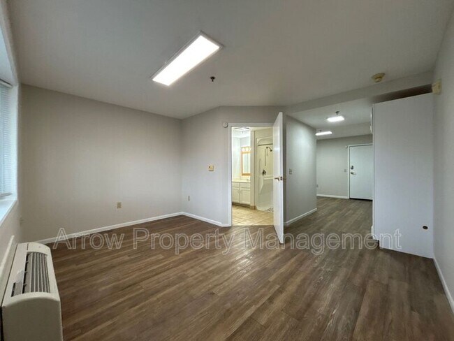 Building Photo - 180 Poppe Dr