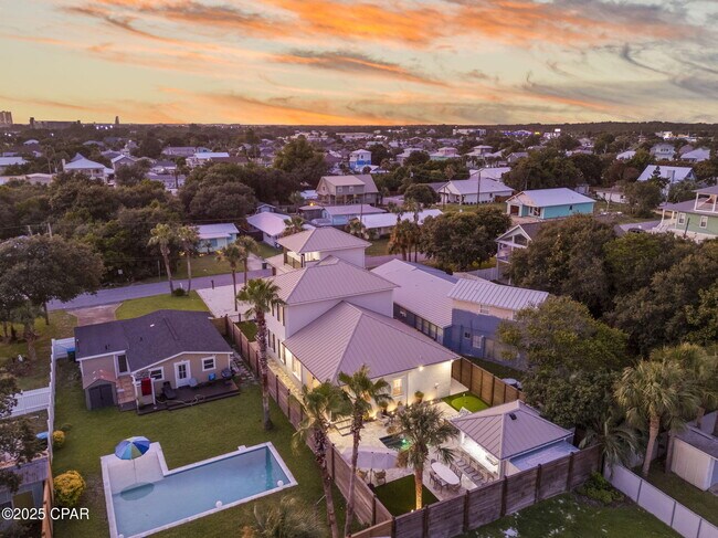 Building Photo - 407 Petrel St