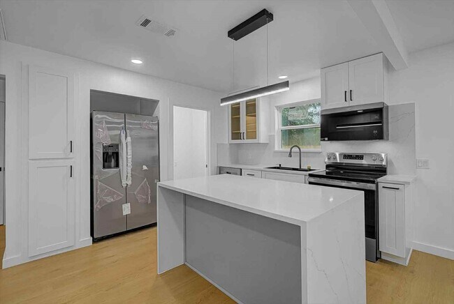 Building Photo - 2805 2nd Ave N