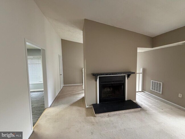 Building Photo - 916 Windbrooke Dr