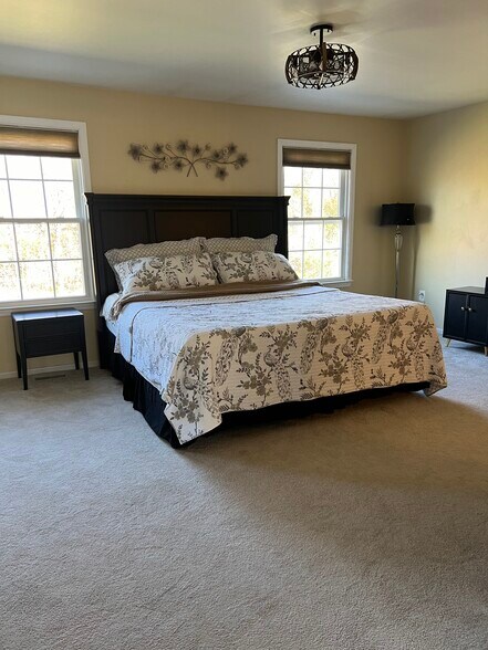 Building Photo - 64 Holly Dr