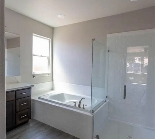 Building Photo - 630 E Juniper Ave