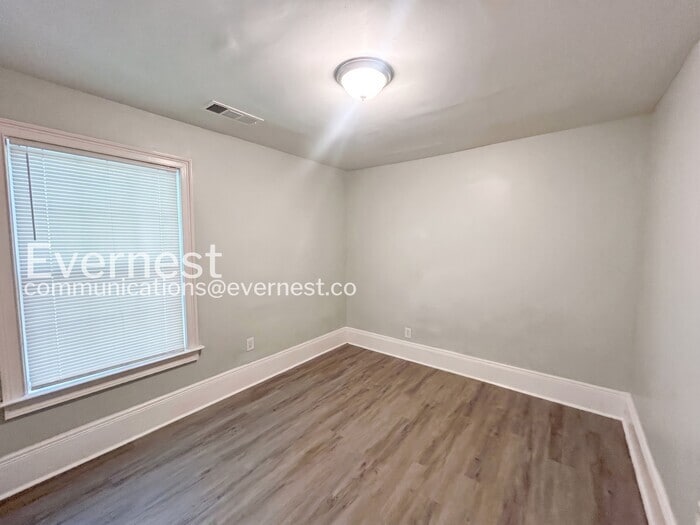 Building Photo - 206 Harwell Rd NW