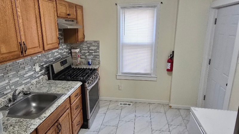 Building Photo - 15 Vola Ln