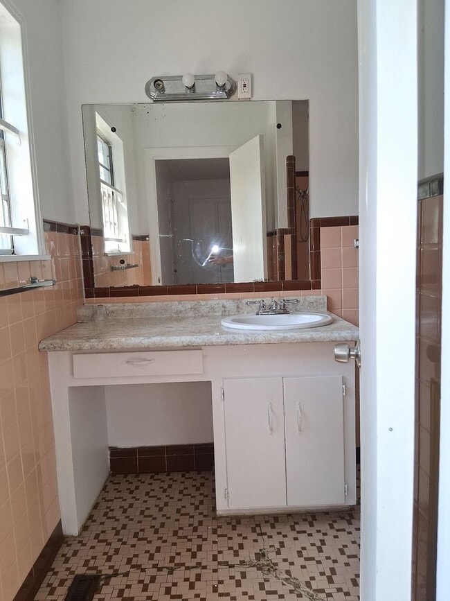 Building Photo - 1826 Wisteria Dr