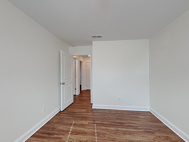 Building Photo - 3216 Oakfields Rd