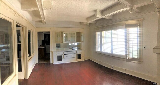 Building Photo - 1225 W 41st St