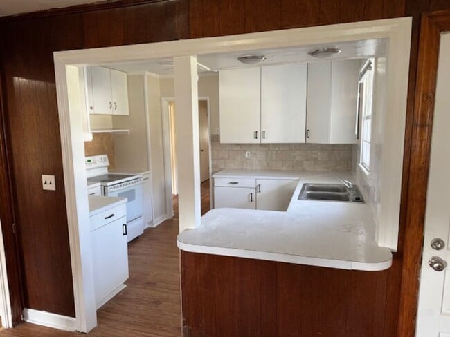 Building Photo - 202 Kenneth Blvd