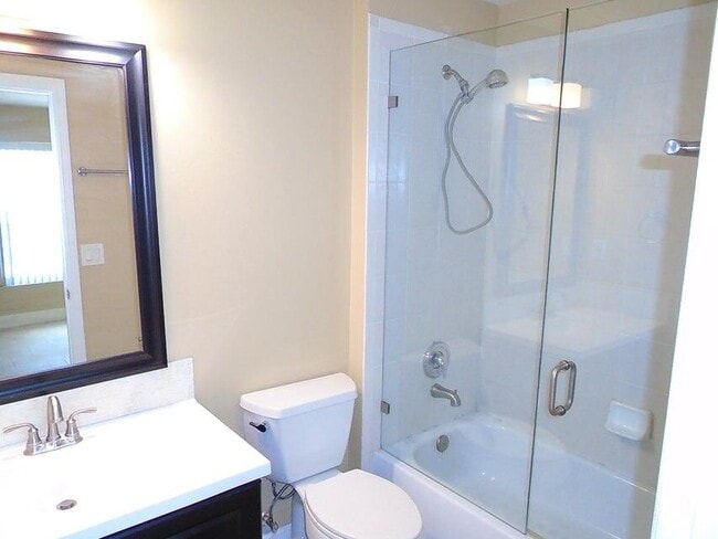 Building Photo - 2210 Seminole Palms Dr