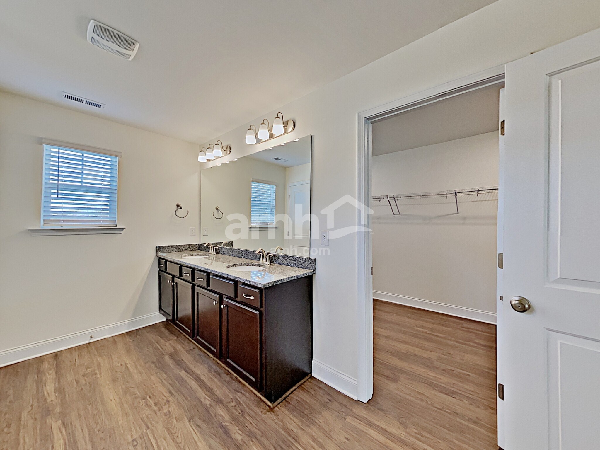 Building Photo - 204 Glenwood Dr