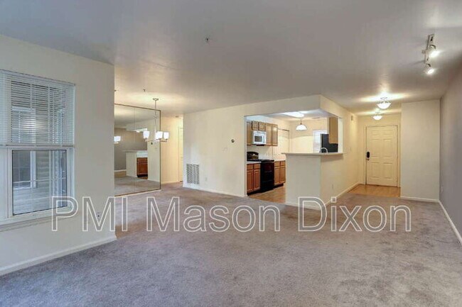 Building Photo - 5814 Wyndham Cir