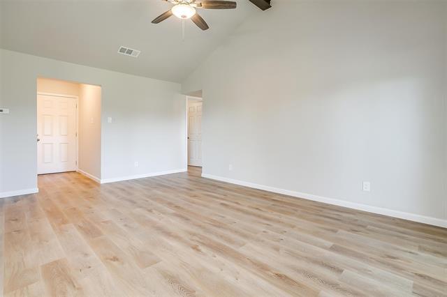 Building Photo - 921 Willow Cir S