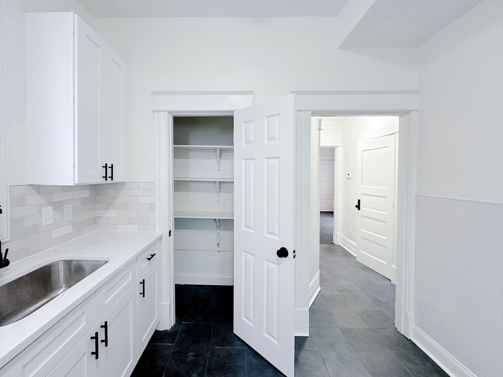 Building Photo - 4167 Botanical Ave