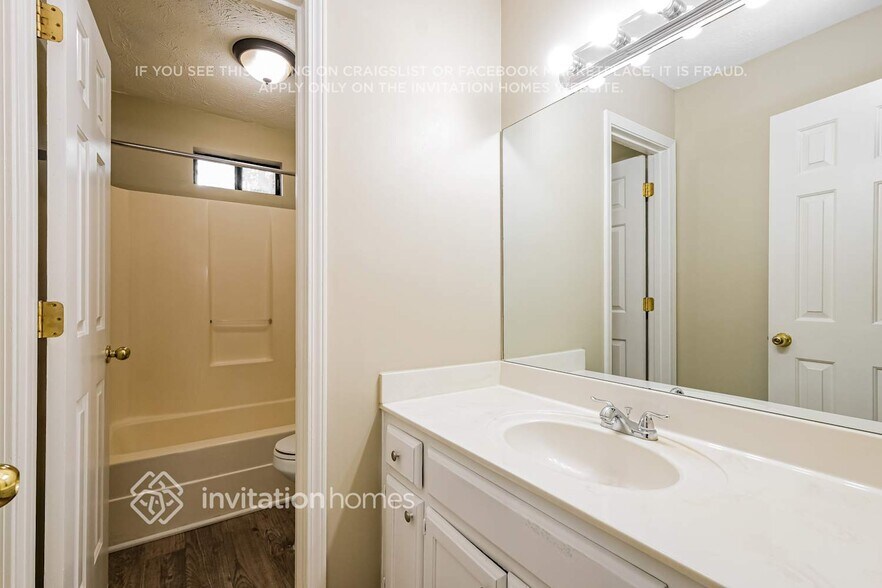 Building Photo - 1570 Canberra Dr