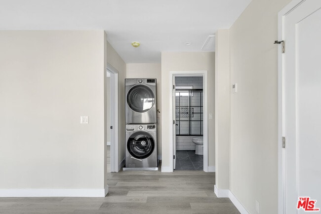Building Photo - 1307 Tamarind Ave