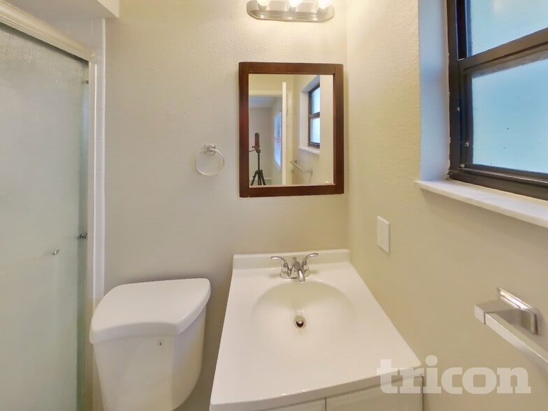 Building Photo - 2539 Pinetta Ct