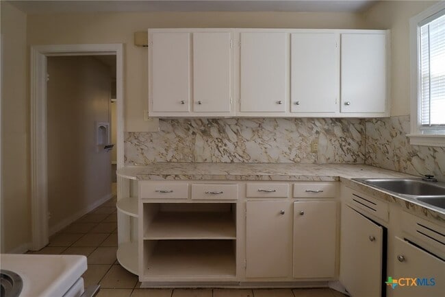 Building Photo - 1512 White Ave