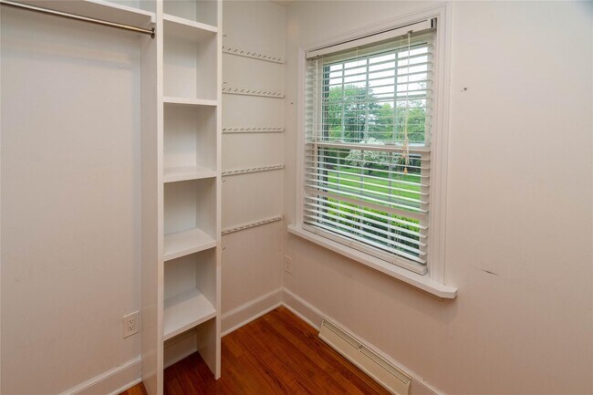 Building Photo - 37 Clover Hill Dr