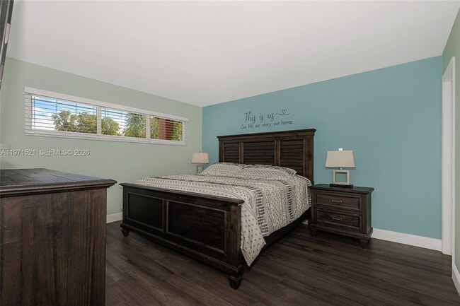 Building Photo - 9811 N Hollybrook Lake Dr