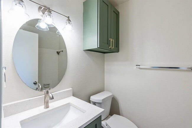 Building Photo - 5802 Belmoor Dr