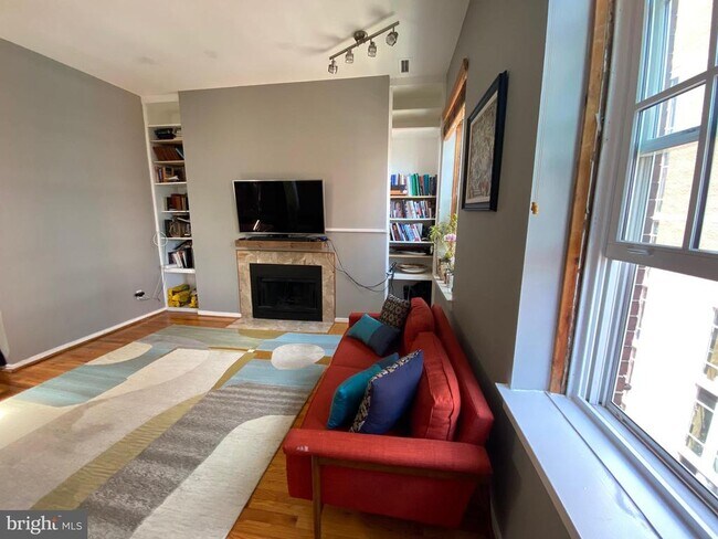 Building Photo - 12 Letitia St