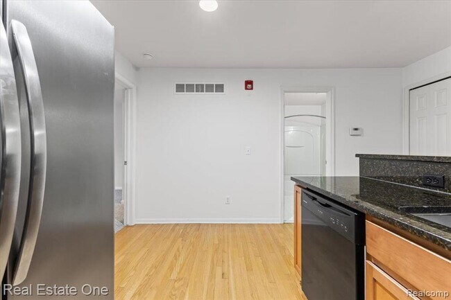 Building Photo - 1084 Faulkner