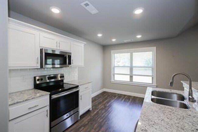 Building Photo - Beautiful Home in Rogers