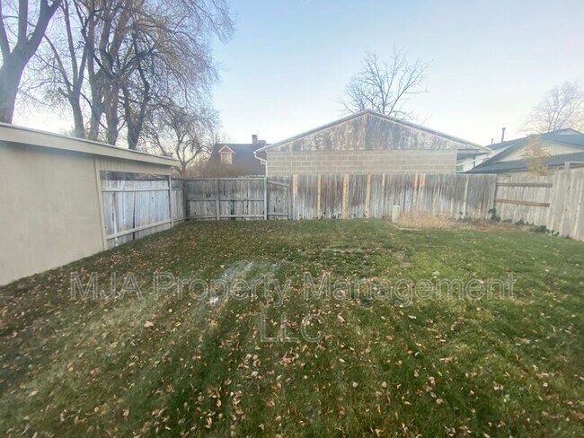 Building Photo - 1817 E Vine St