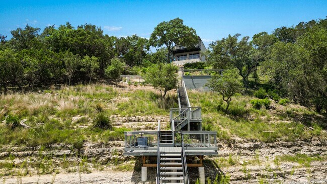 Building Photo - Hill Country Retreat