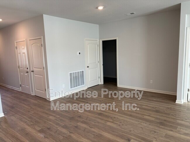 Building Photo - 230 Kipling Dr