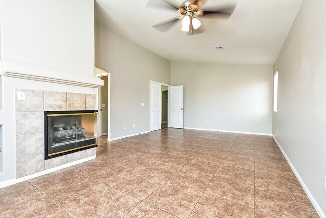 Building Photo - 3920 Wainscot Ct