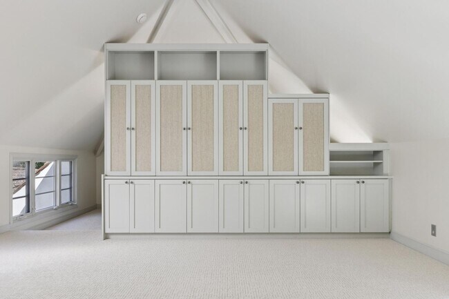 Building Photo - Beautifully Appointed Atherton Estate with Pool & Outdoor Entertaining