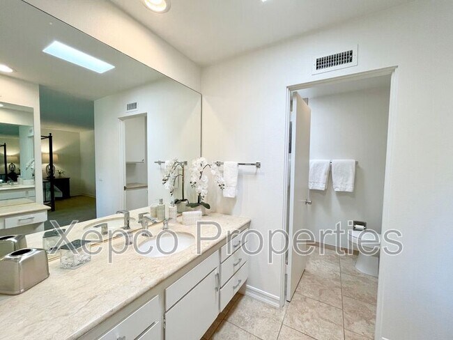 Building Photo - 76675 Sandpiper Dr