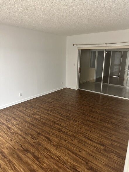 master bedroom - 3115 N Palm Aire Dr