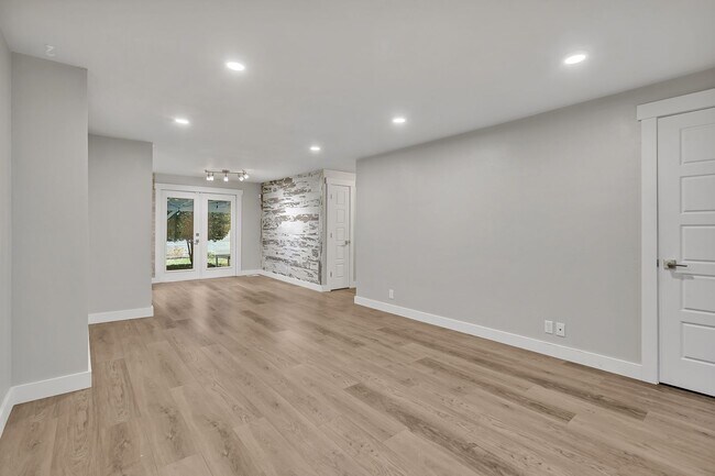 Building Photo - Beacon Hill 2 bed 1 bath home