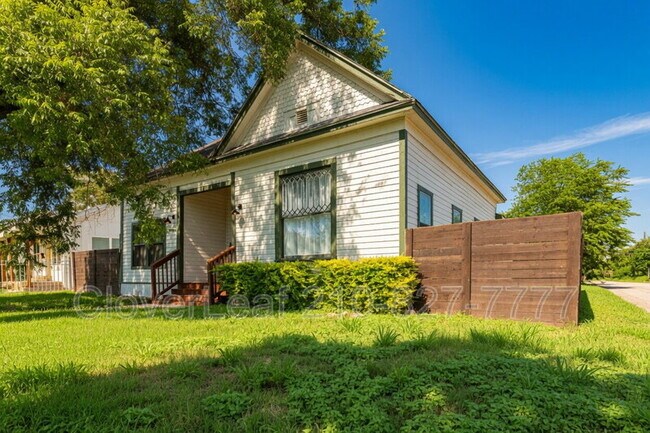 Building Photo - 242 Furnish Ave