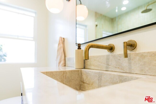 Building Photo - 12023 Collins St