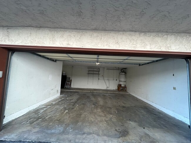 Building Photo - Coming Soon!! Spacious condo at Ascot Park Villas!!!