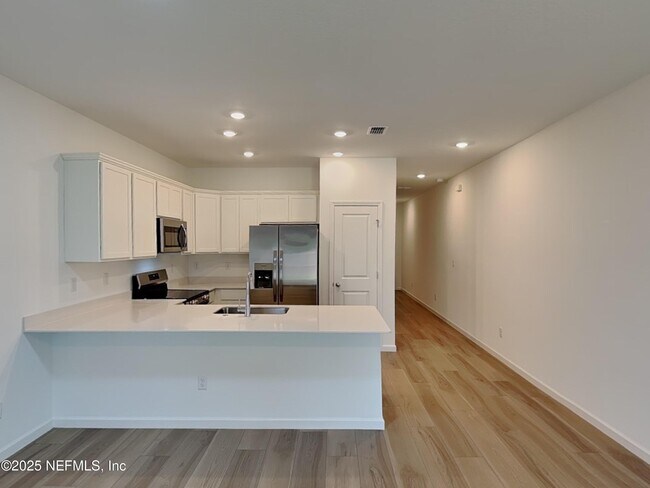 Building Photo - 594 Holly Lks Dr