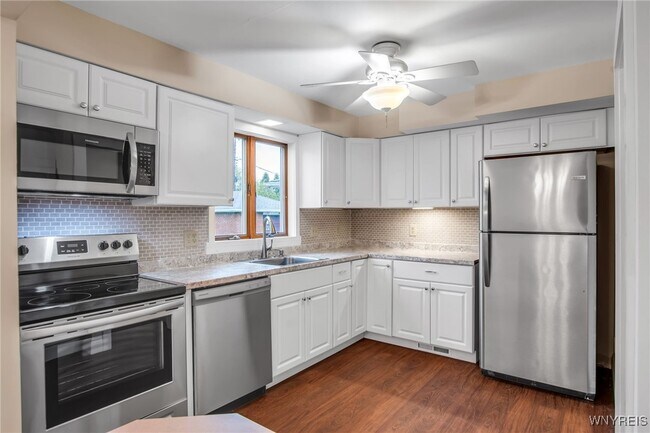 Building Photo - 21 Waverly Ave