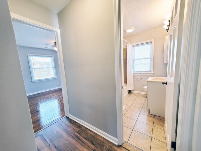 Building Photo - 3 Bed - 2 Full Bath Cape Cod for Rent!