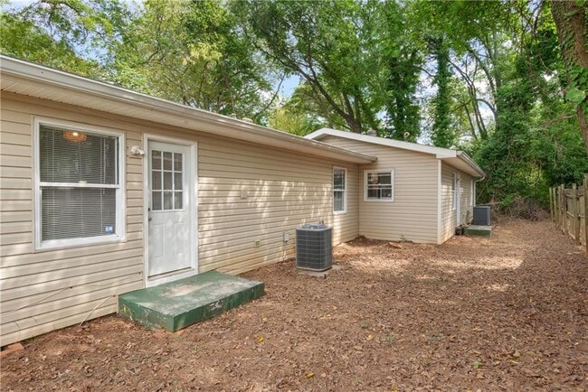 Building Photo - 2051 College Ave NE