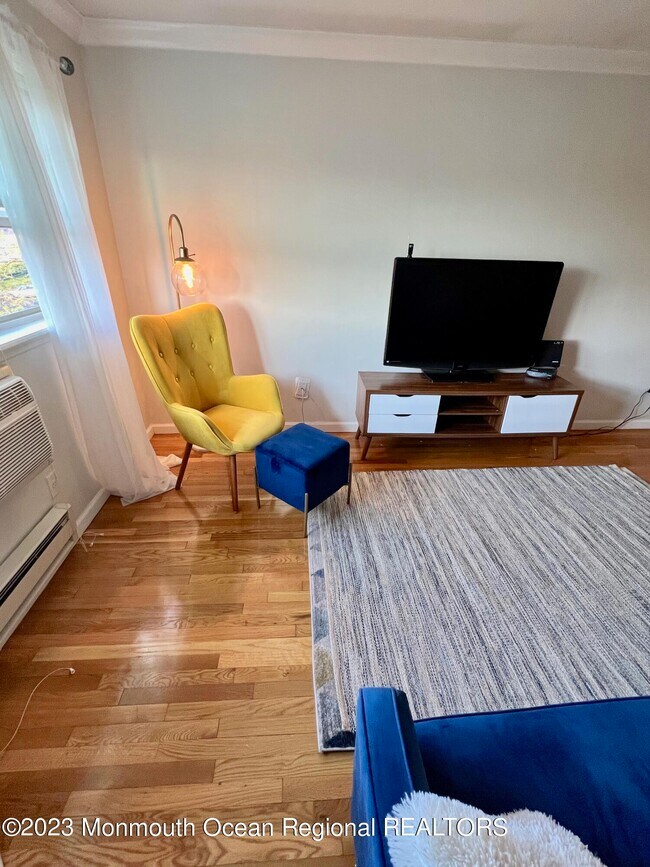 Building Photo - 304 4th Ave