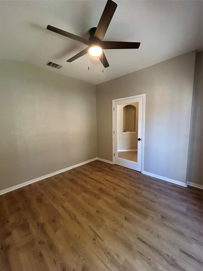 Building Photo - 200 Hartung Cove