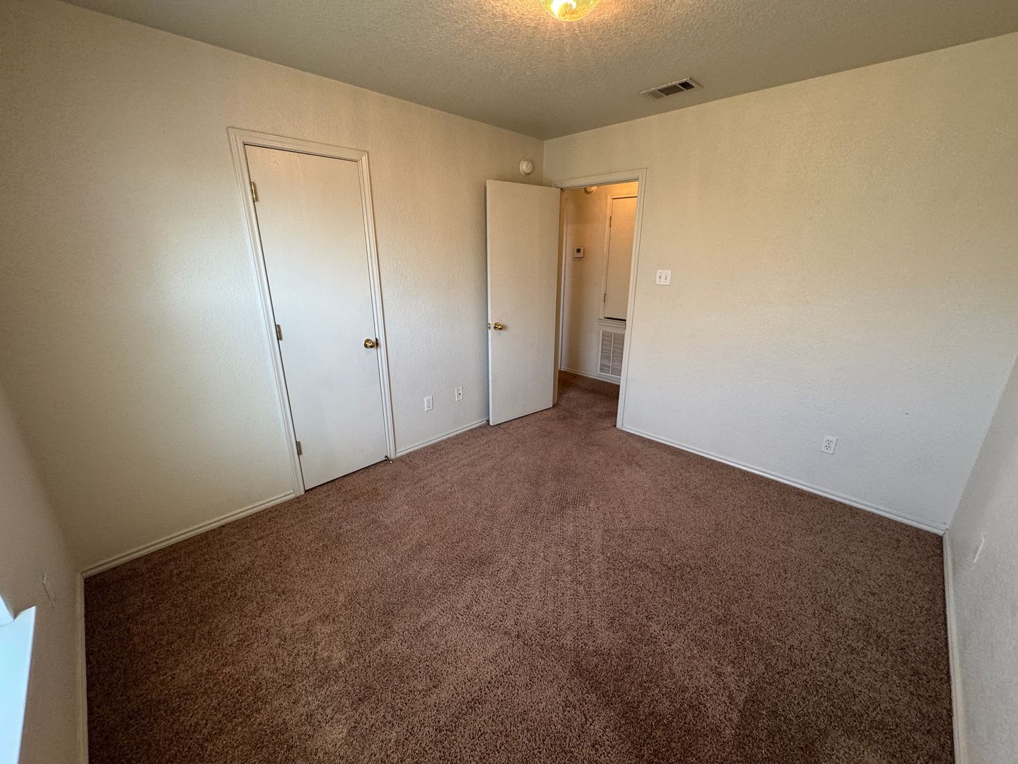 Building Photo - 2801 Alma Dr