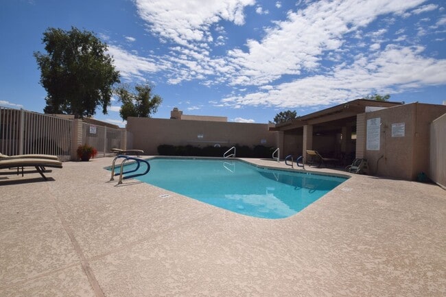 Building Photo - Beautifully remodeled Scottsdale condo bac...