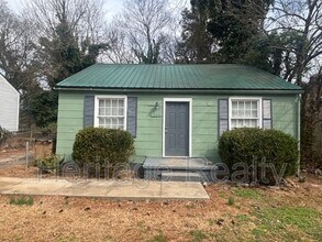 Building Photo - 336 S Castle St