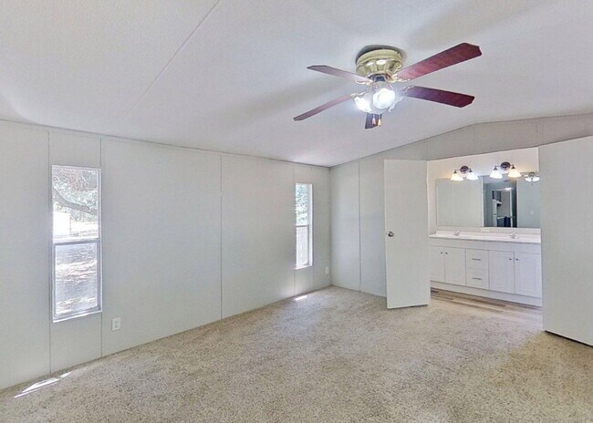 Building Photo - 3 Bedroom Home on Over .2 Acres with Canyon Lake Access!
