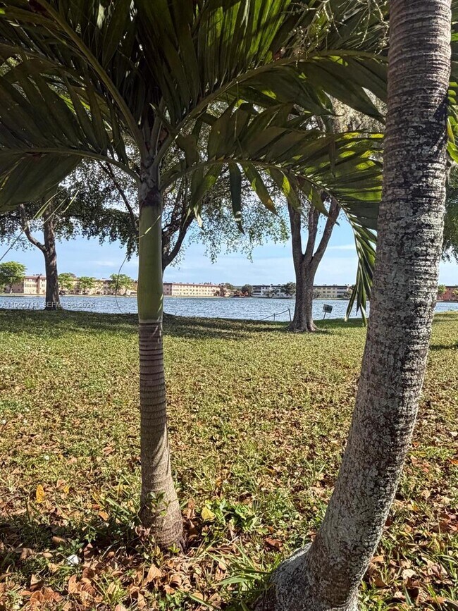 Building Photo - 19051 NE 2nd Ave