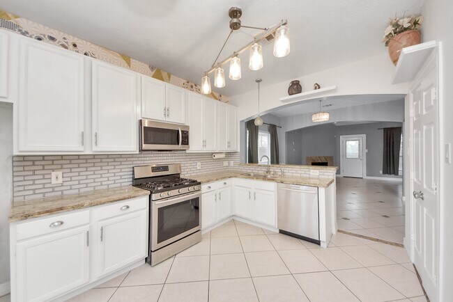 Building Photo - 18315 Brenwood Menor Dr